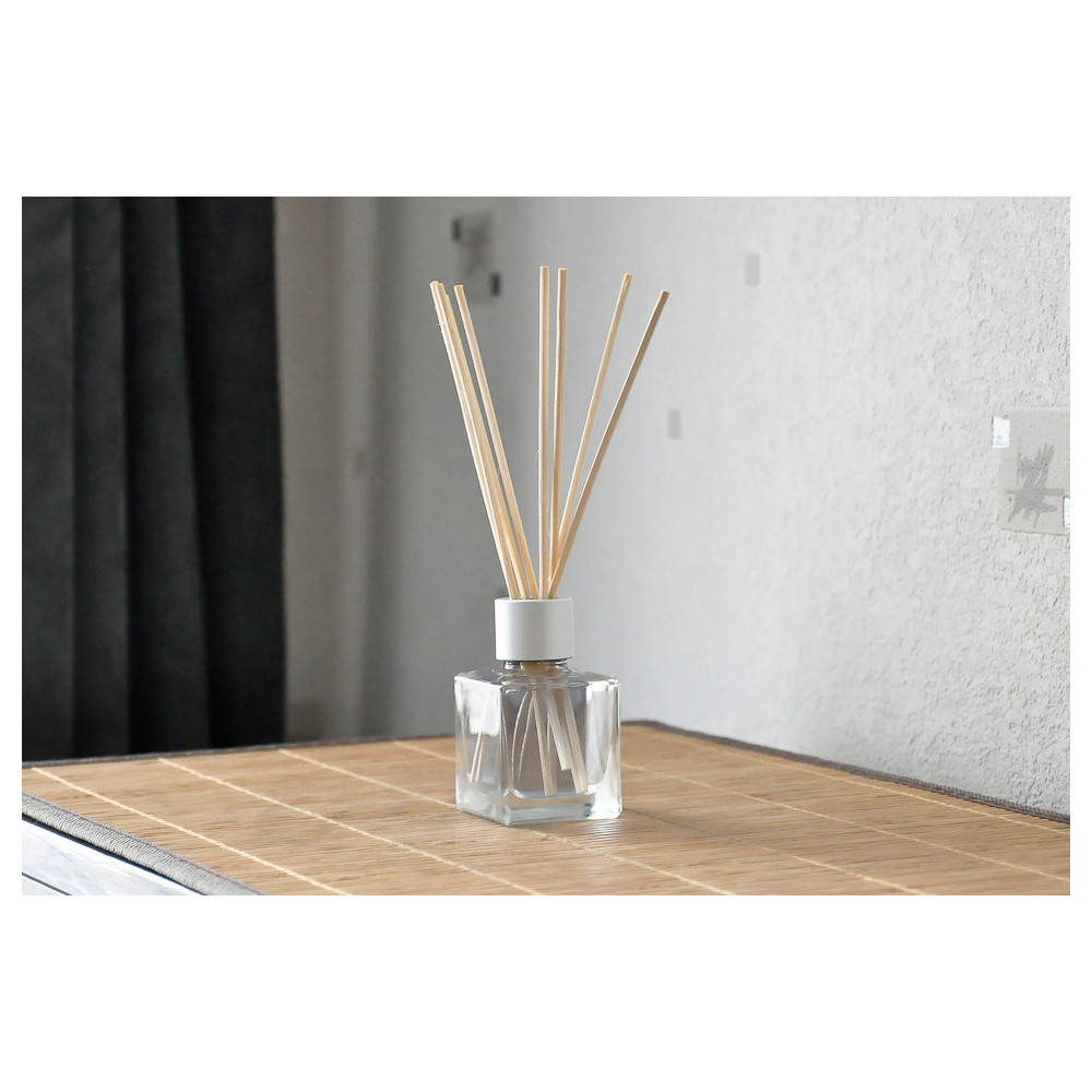 Diffuseur de parfum 60 ml senteur Lavande avec 2 sachets parfumés Diffuseur de parfum 60 ml senteur Lavande avec 2 sachets parfumés